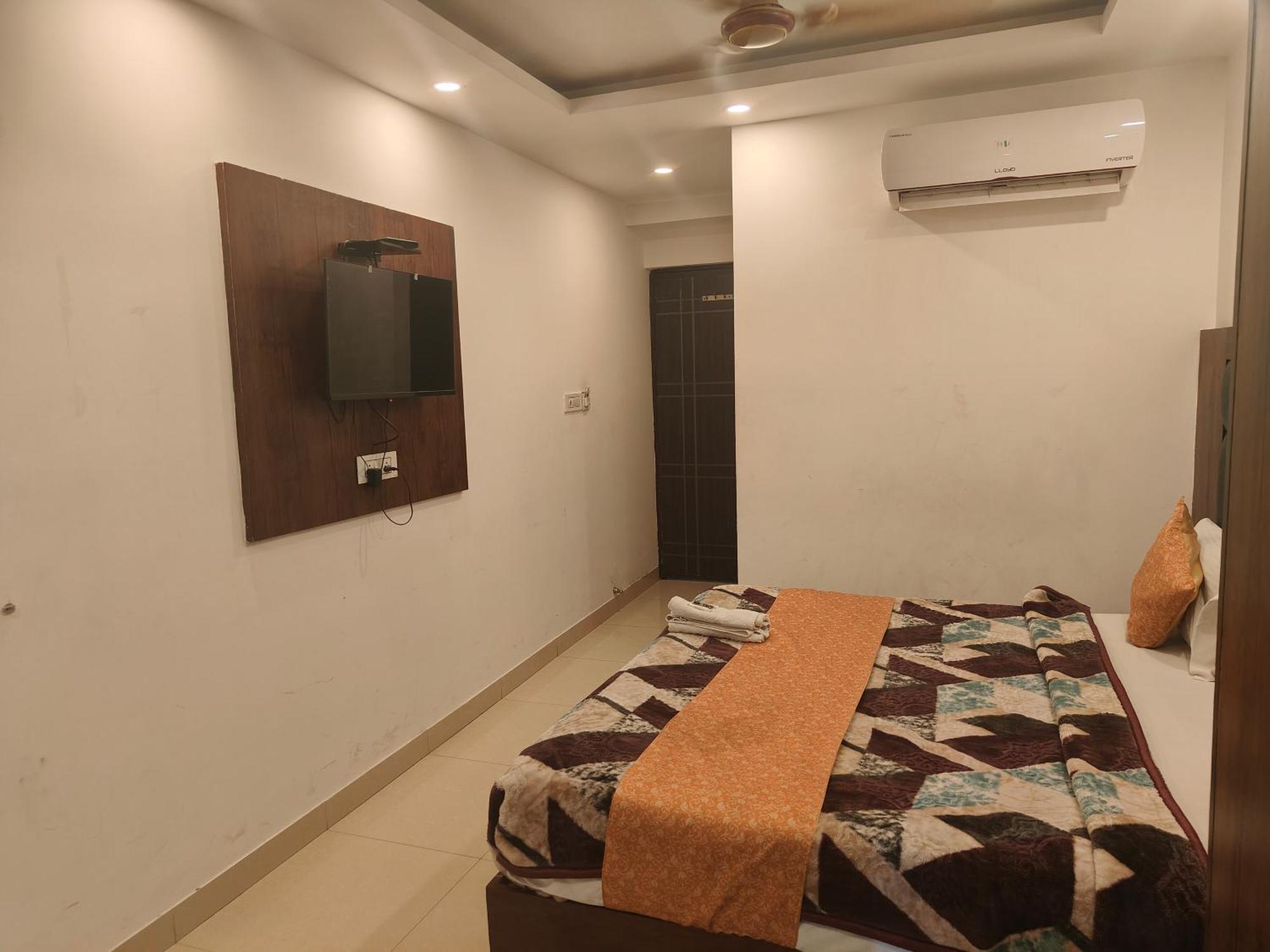 Guest house Caves Delhi Airport