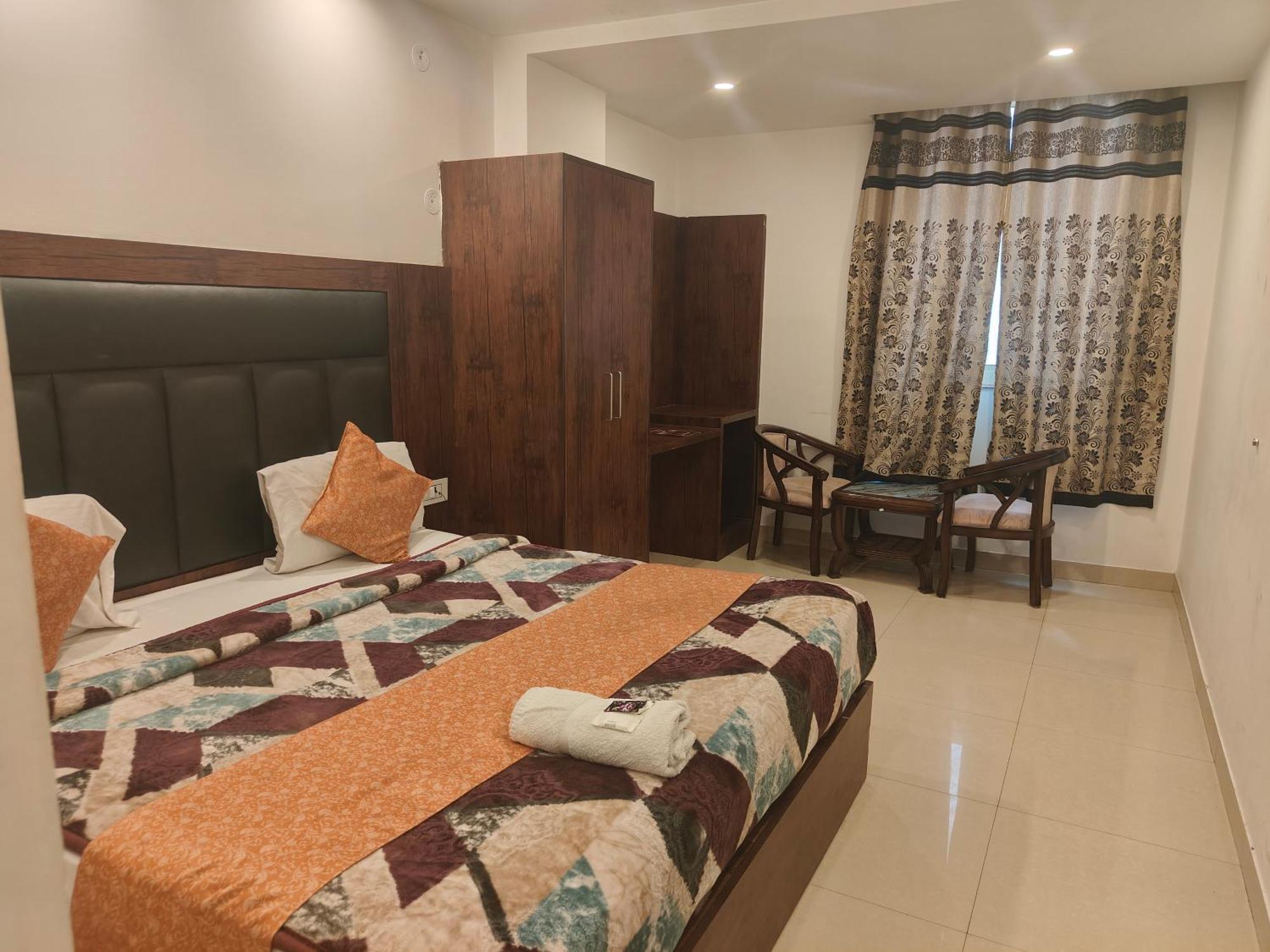 Caves Delhi Airport Guest house New Delhi